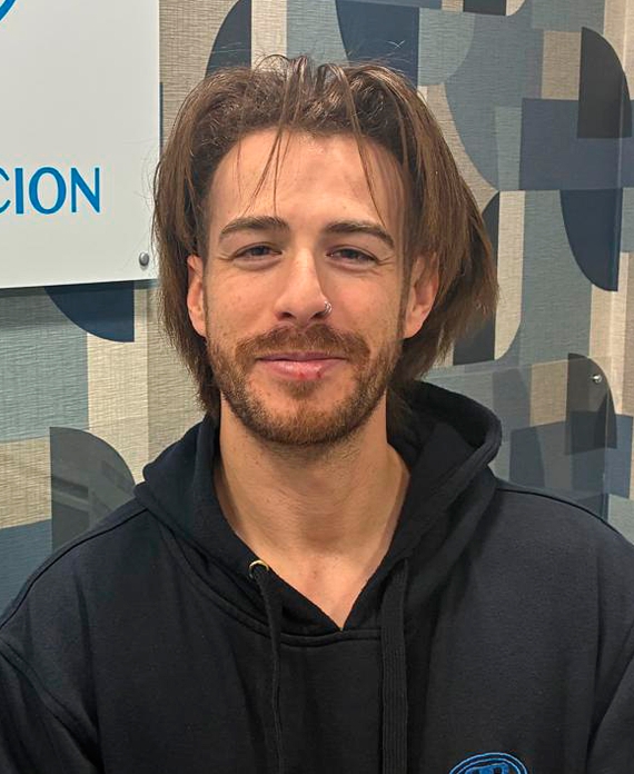 Jorge Gayoso: Graduado en Fisioterapia, Máster en Osteopatía.