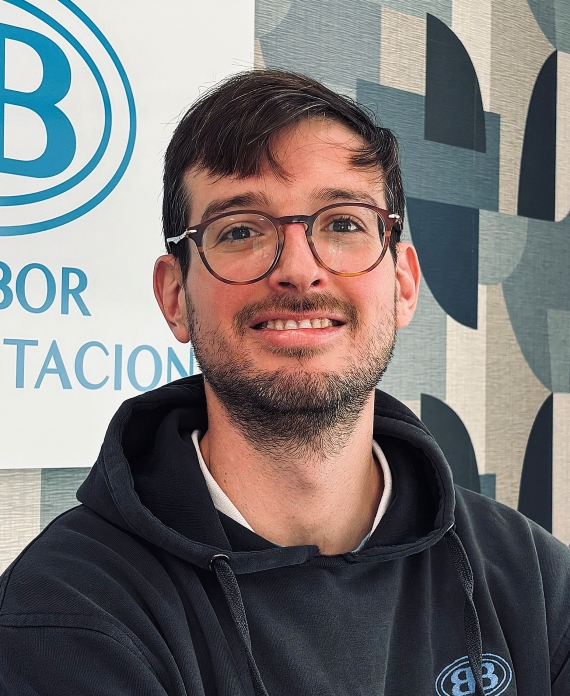 José Antonio García: Graduado en fisioterapia, máster en punción seca.