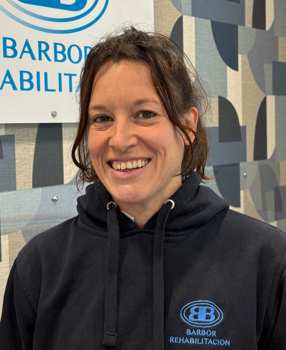 Silvia Hernández: Graduada en Fisioterapia, máster en punción seca.